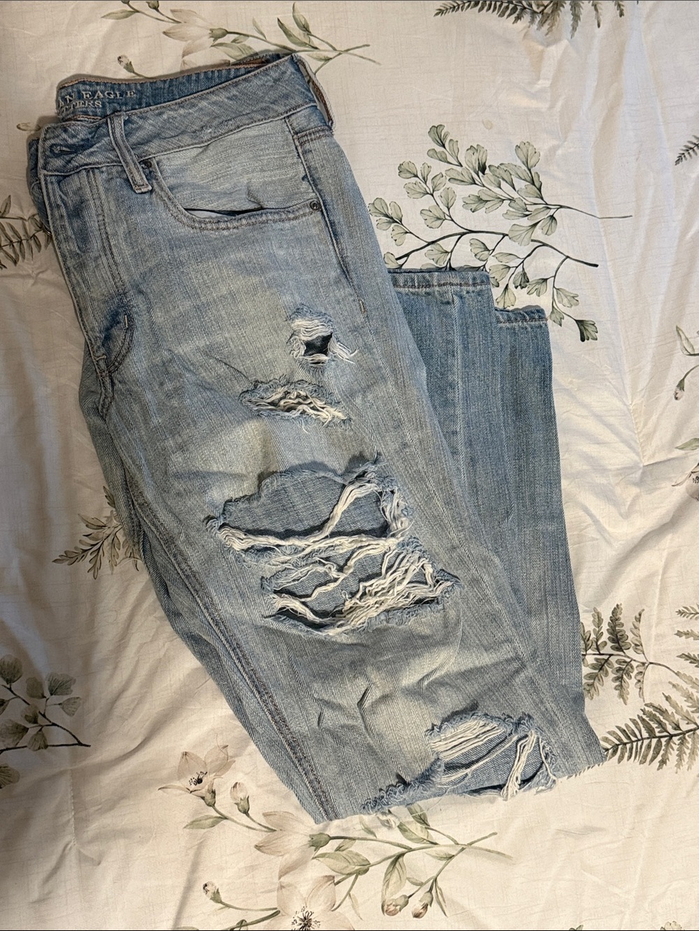 Light Blue Distressed Ripped Jeans - American Eagle - 6